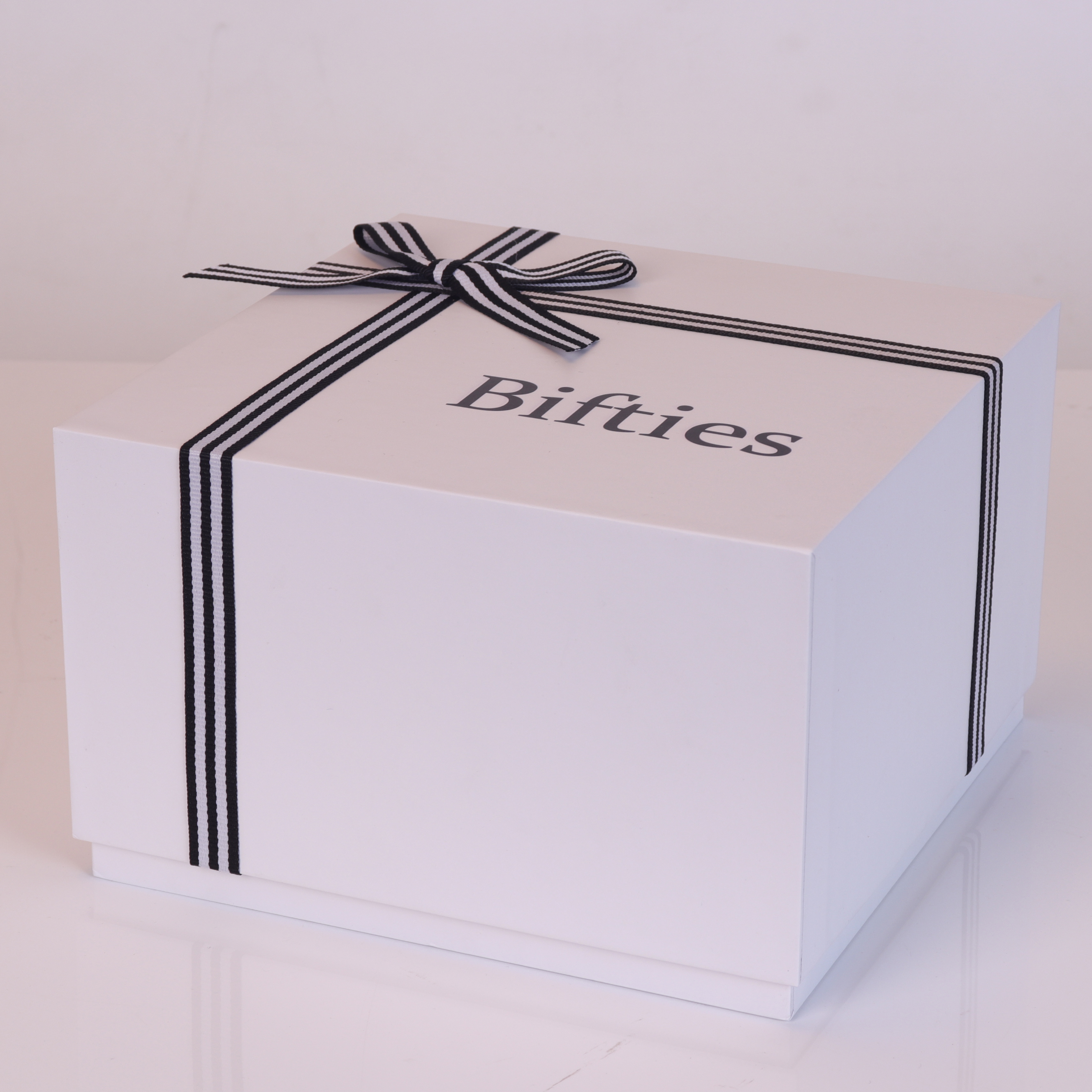 高档礼品盒含丝带蝴蝶结，定制高端天地盖礼品盒