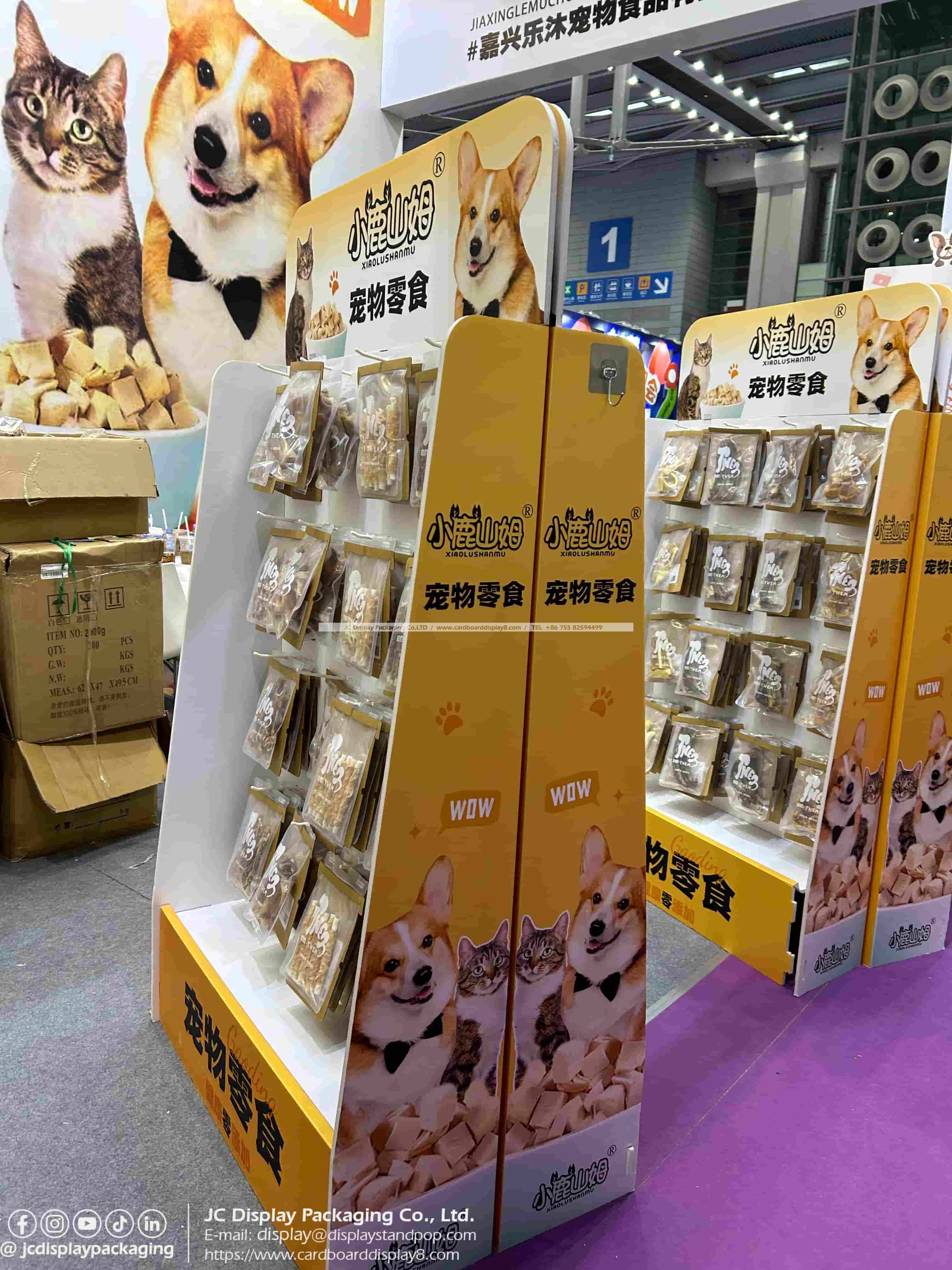 助力小鹿山姆闪耀亚洲宠物展——记定制雪弗板展示架的成功应用(图1)